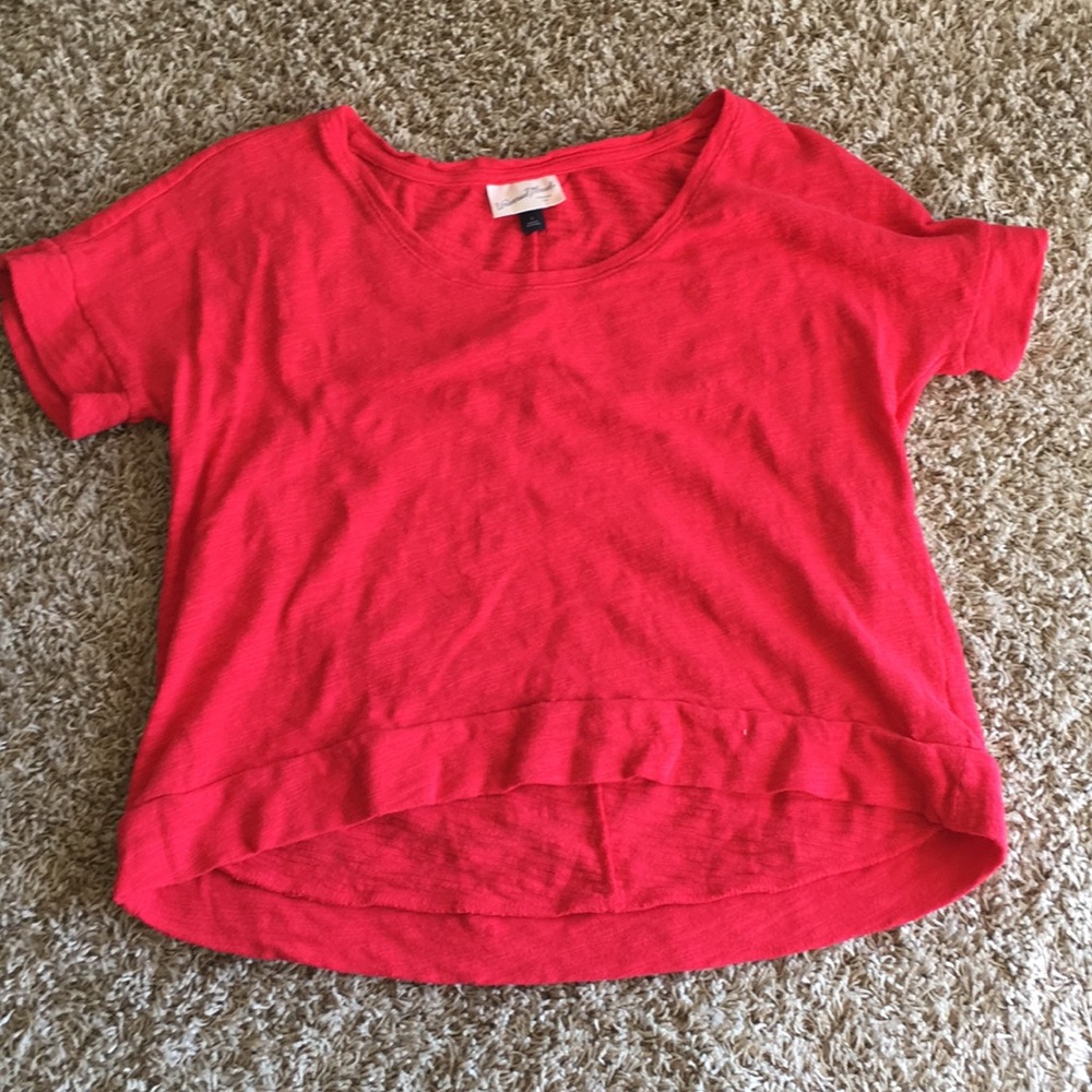 Short sleeve shirt. Coral color.